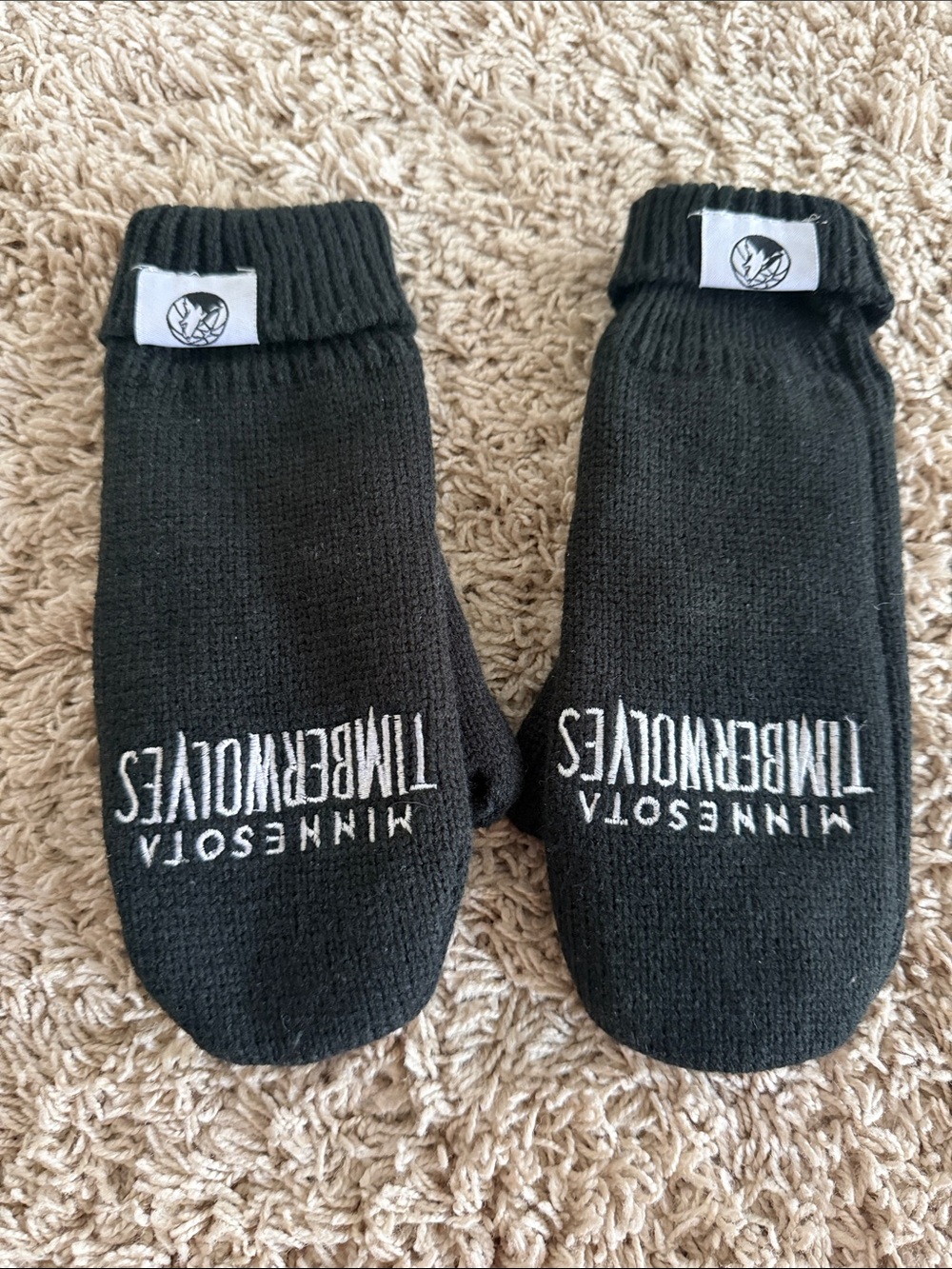 Black Knit Mittens Fleece lined  - MINNESOTA TIMBERWOLVES Team Logo NEW